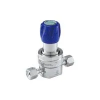 Регулятор AMFLO UHP AU23 Материал: Код S (Body-SUS316L VAR; Poppet, Nozzle,Gland-SUS316L;Diaphragm-Hastelloy®C-22,Seat: PCTFE) ; Поверхность 0.25 um; 4х портовый, вх. давл. 206 бар, CV-0.9